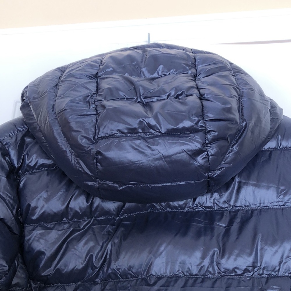 New Women’s 32 Degrees puffer jacket. Size L. Navy color. Soft faux fur in hood. - Picture 4 of 9